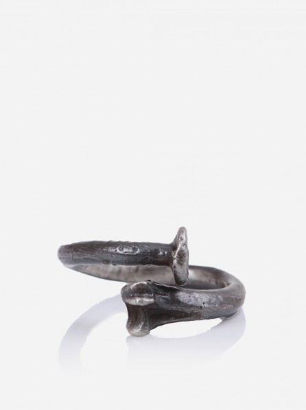 Beneath The Roses Nail Bone Ring (Black Bronze)