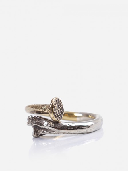 Beneath The Roses Nail Bone Ring (Bronze/White Bronze) 