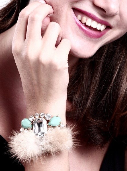 Yuna Crown Glamorous Fur Stone Necklace (Pastel Green)