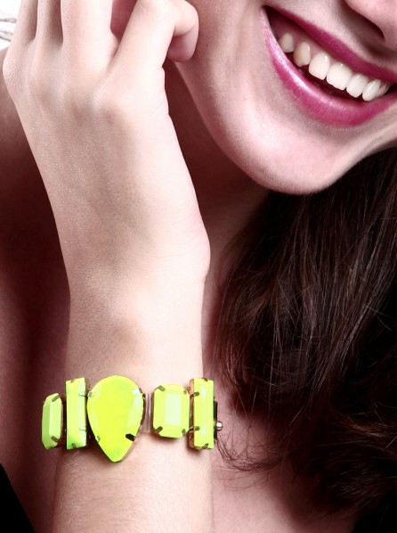 Yuna Shiny Totem Neon Yellow Stone Bracelet (Neon Yellow)