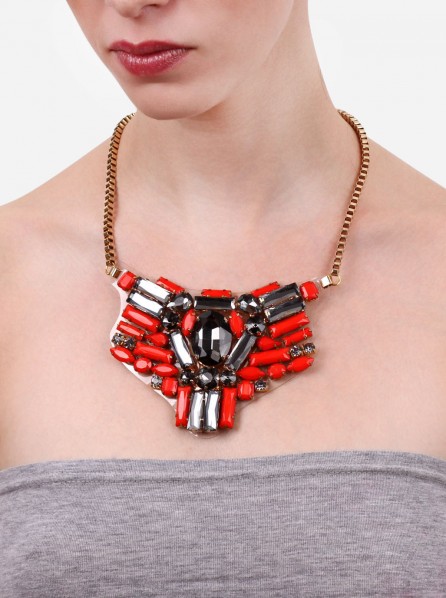 Yuna Heart Shield Red Stone Necklace (Red)
