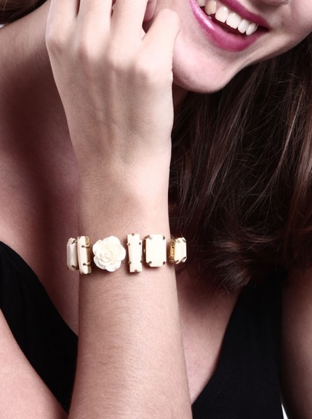 Yuna Love Rose White Stone Bracelet (Off White)